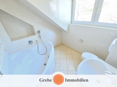 Dachgeschoss mit Charme! Vermietet als Anlageobjekt. Faktor: 16,46